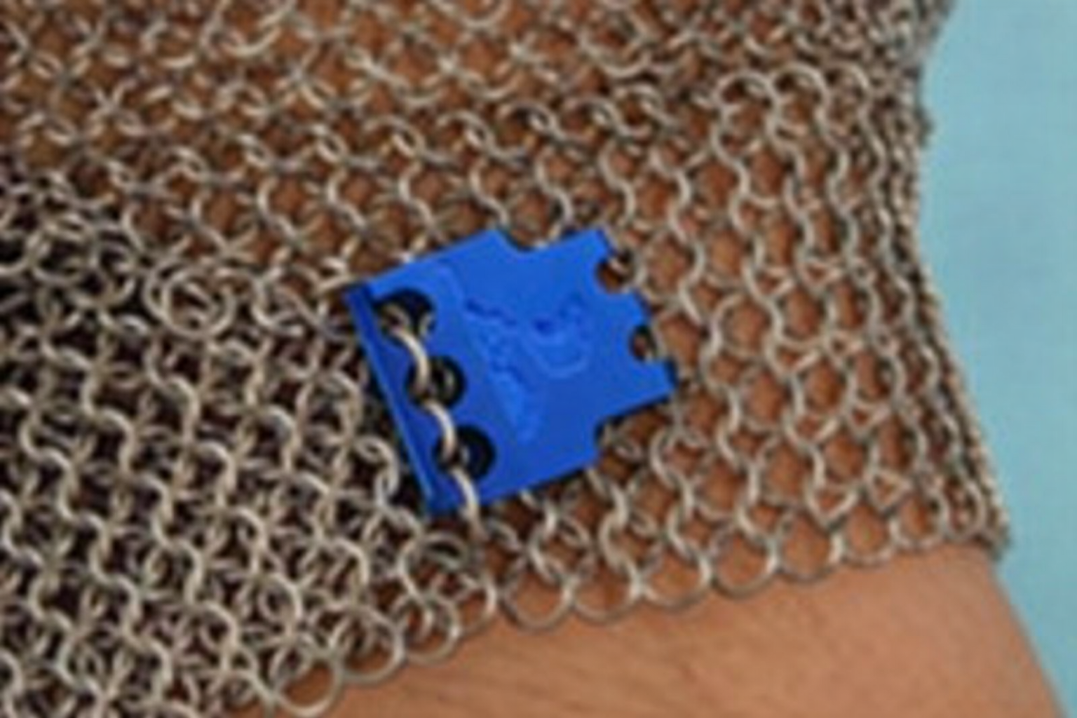 FASTENING CLIP BLUE FOR LARGE CHAIN MAIL GLOVE