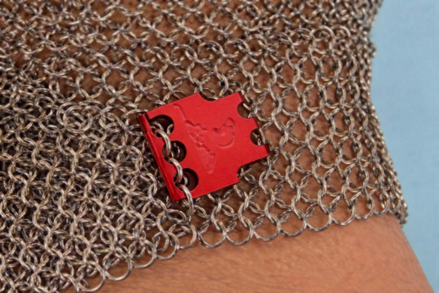 FASTENING CLIP RED FOR MEDIUM CHAIN MAIL GLOVE