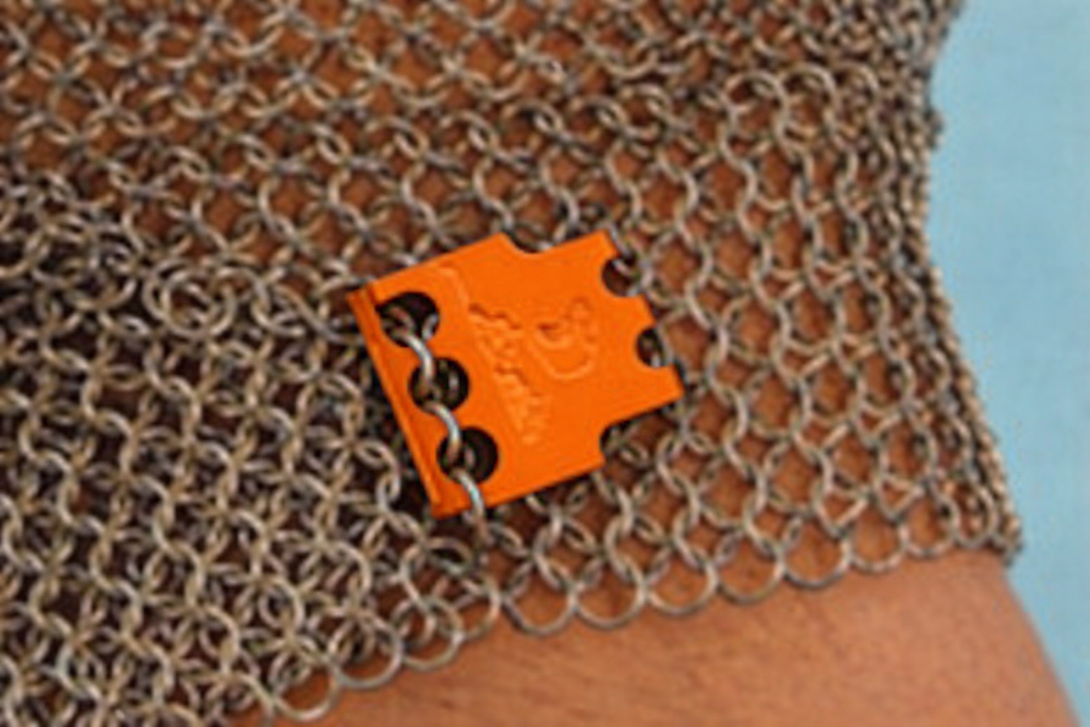 FASTENING CLIP ORANGE FOR X-LARGE CHAIN MAIL GLOVE